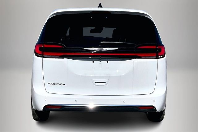 New 2026 Chrysler Pacifica Select image 4