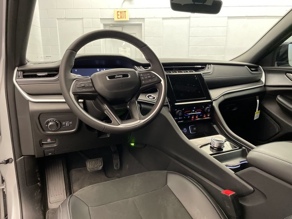 New 2025 Jeep Grand Cherokee L Altitude AWD/4WD image 9