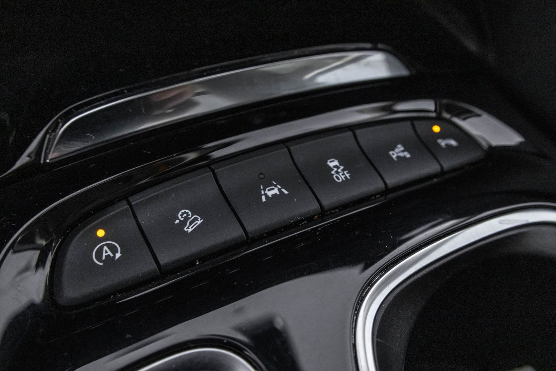 Used 2023 Buick Envision Avenir AWD/4WD image 32