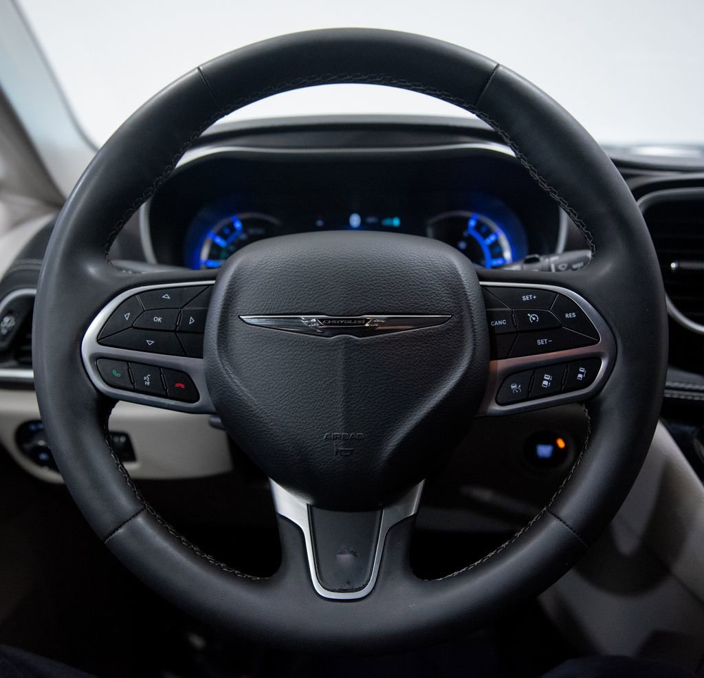 Used 2024 Chrysler Pacifica Select image 30