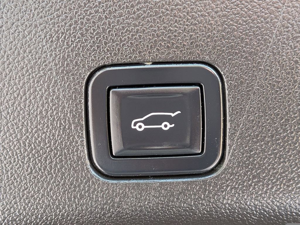 Used 2023 GMC Yukon Denali Ultimate image 15