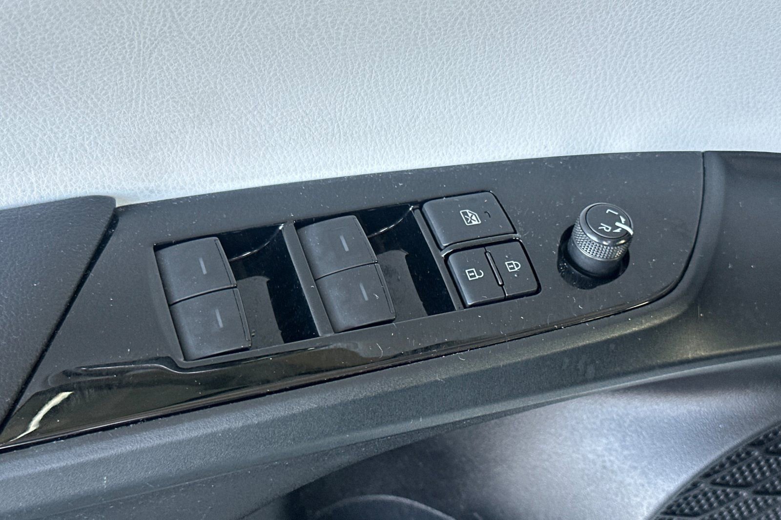 Certified 2020 Toyota Prius LE w/ Carpet Mat Package image 14