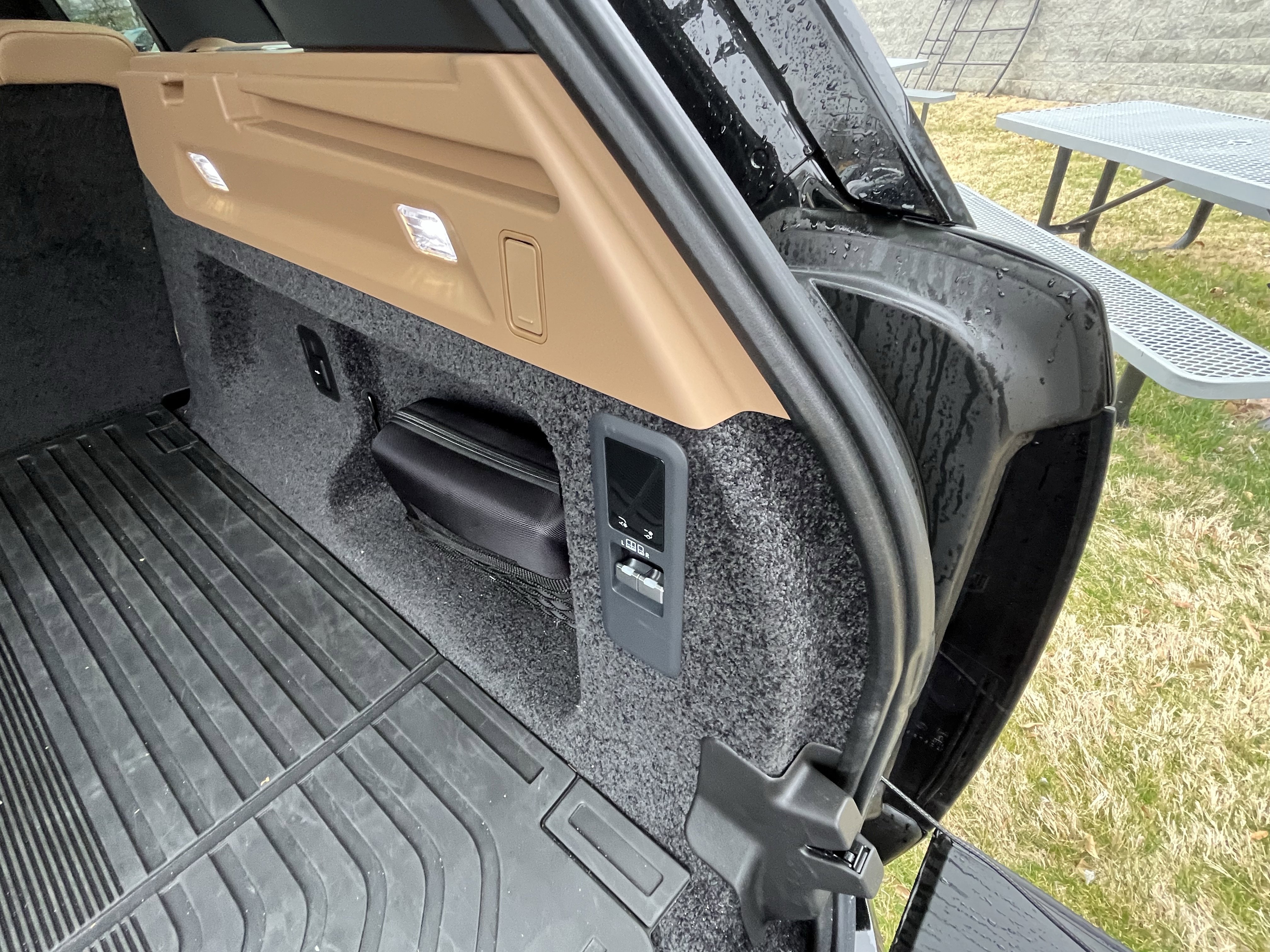 Certified 2025 Land Rover Range Rover SE image 34