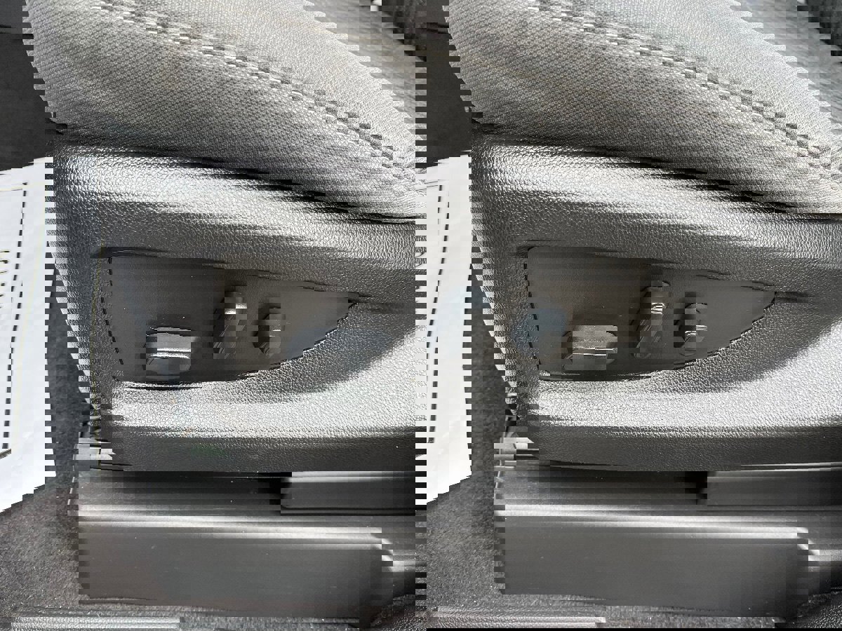 Used 2019 GMC Yukon XL SLE w/ SLE Value Package image 26