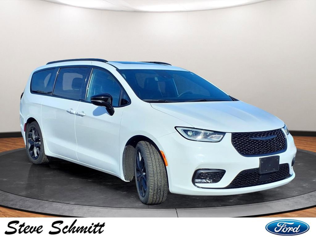Used 2025 Chrysler Pacifica Limited image 31