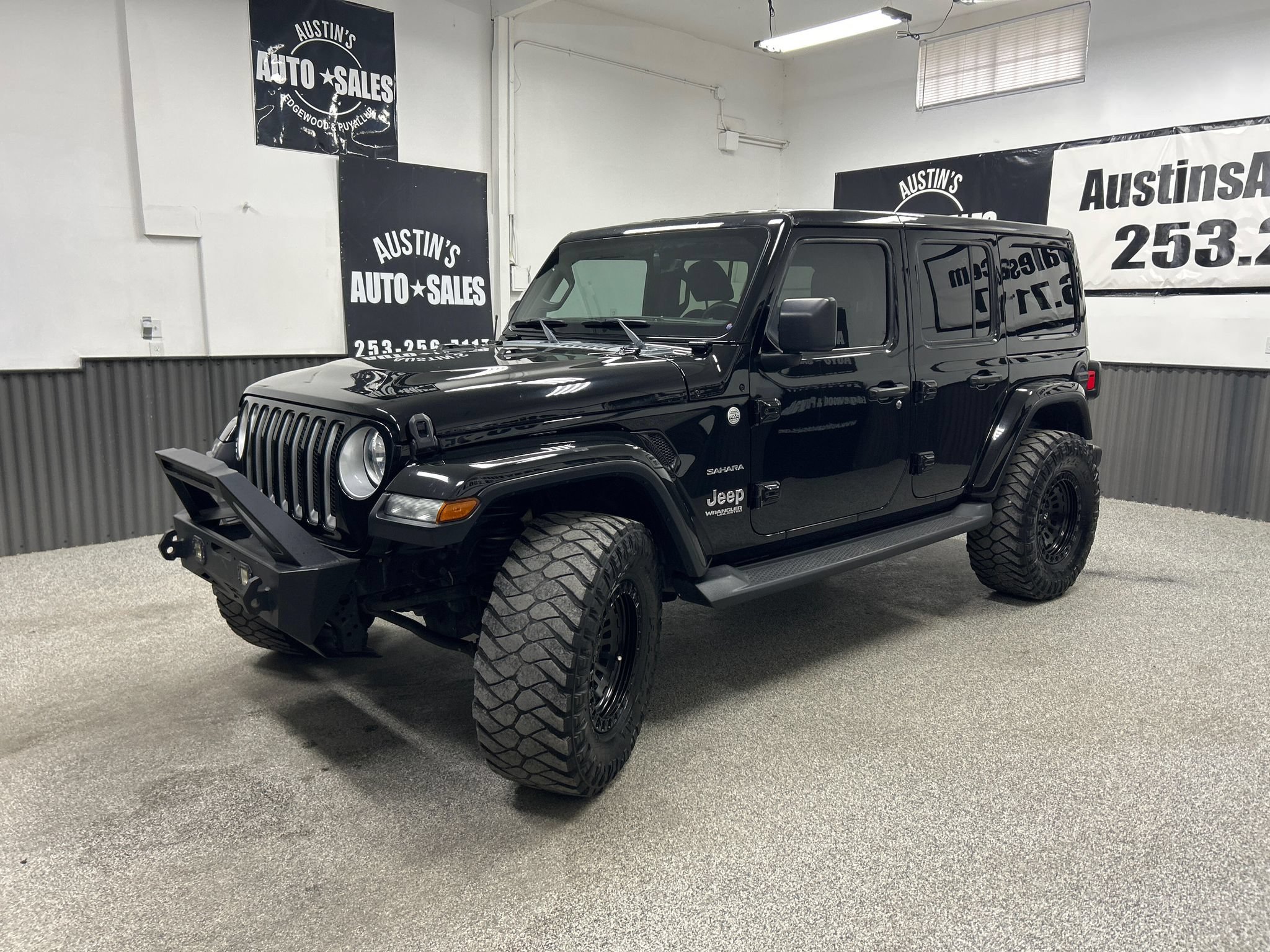 Used 2020 Jeep Wrangler Unlimited Sahara w/ Uconnect 4C Nav & Sound Group AWD/4WD image 3
