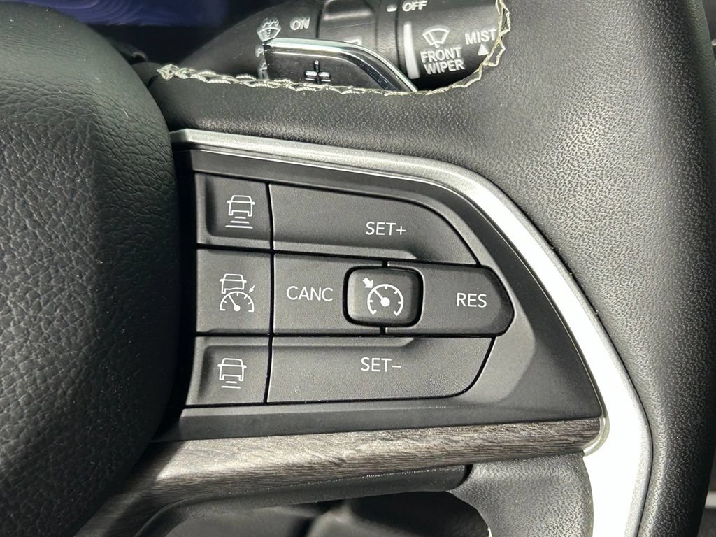 Used 2023 Jeep Grand Cherokee Limited AWD/4WD image 31