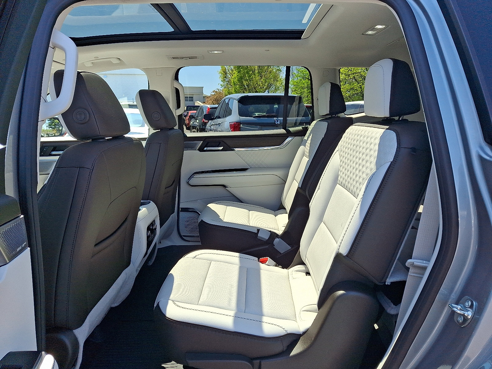 Used 2025 GMC Acadia Denali w/ Super Cruise Package AWD/4WD image 10