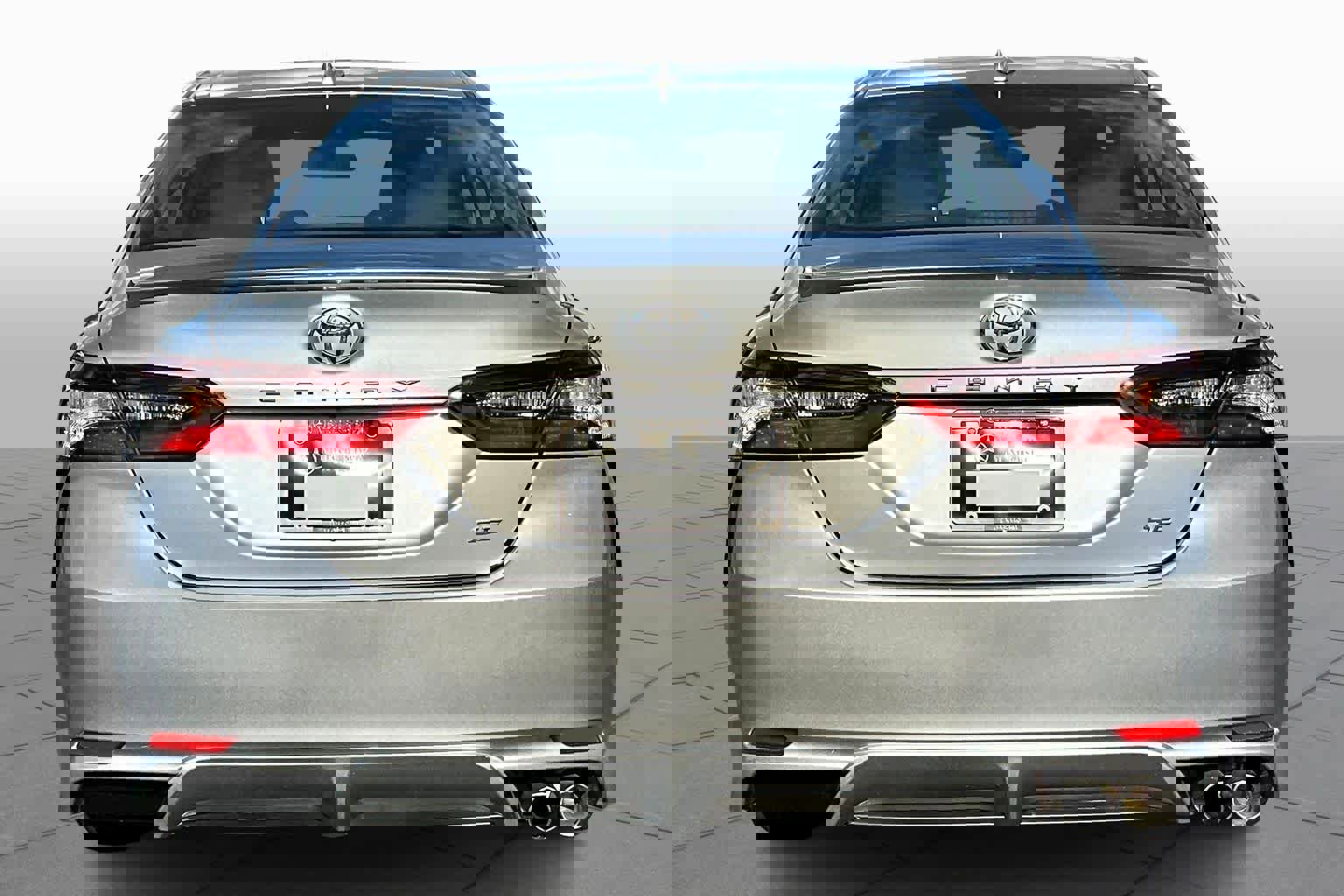 Used 2023 Toyota Camry SE image 4