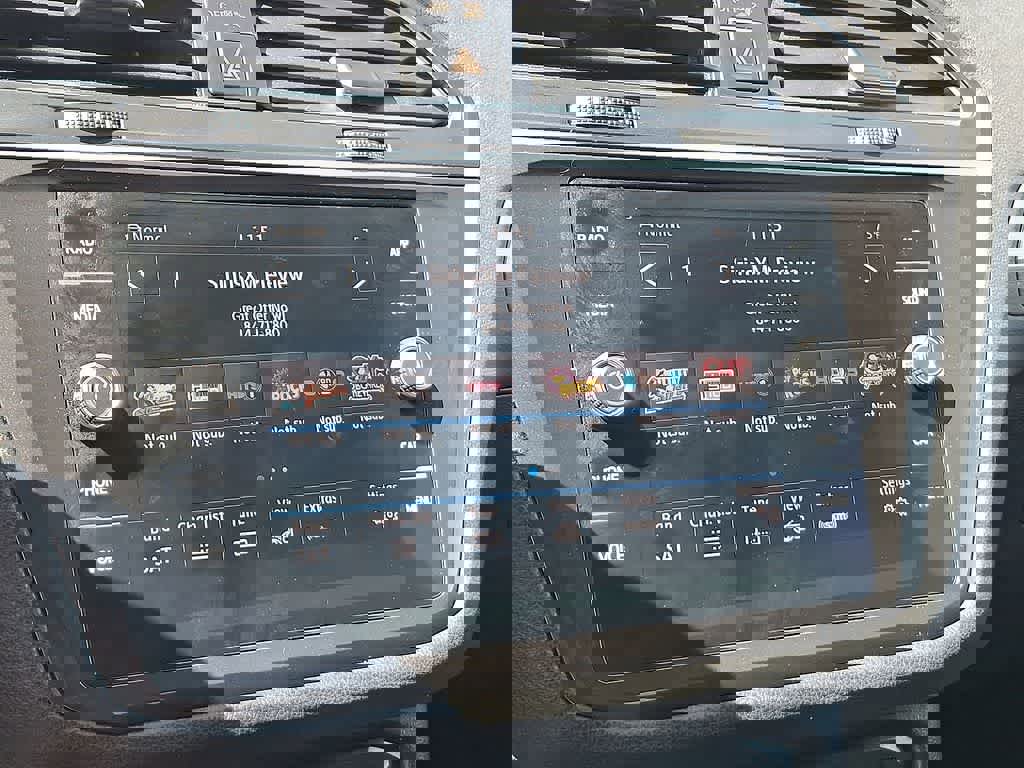 Used 2018 Volkswagen Tiguan SE w/ Panoramic Sunroof Package image 14