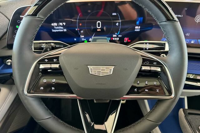 New 2027 Cadillac Optiq Luxury w/ LPO, Floor Liner Package AWD/4WD image 23