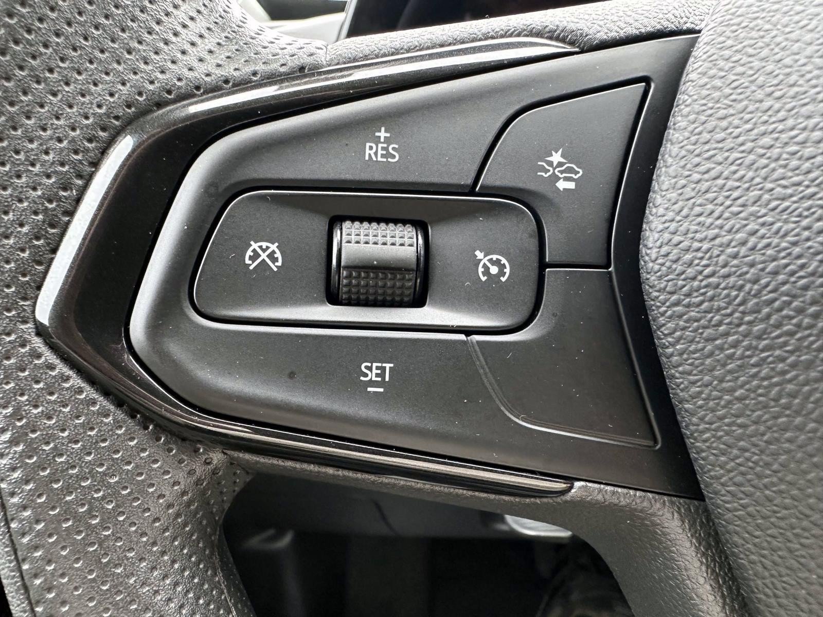 Used 2024 Chevrolet Trax LT FWD image 15