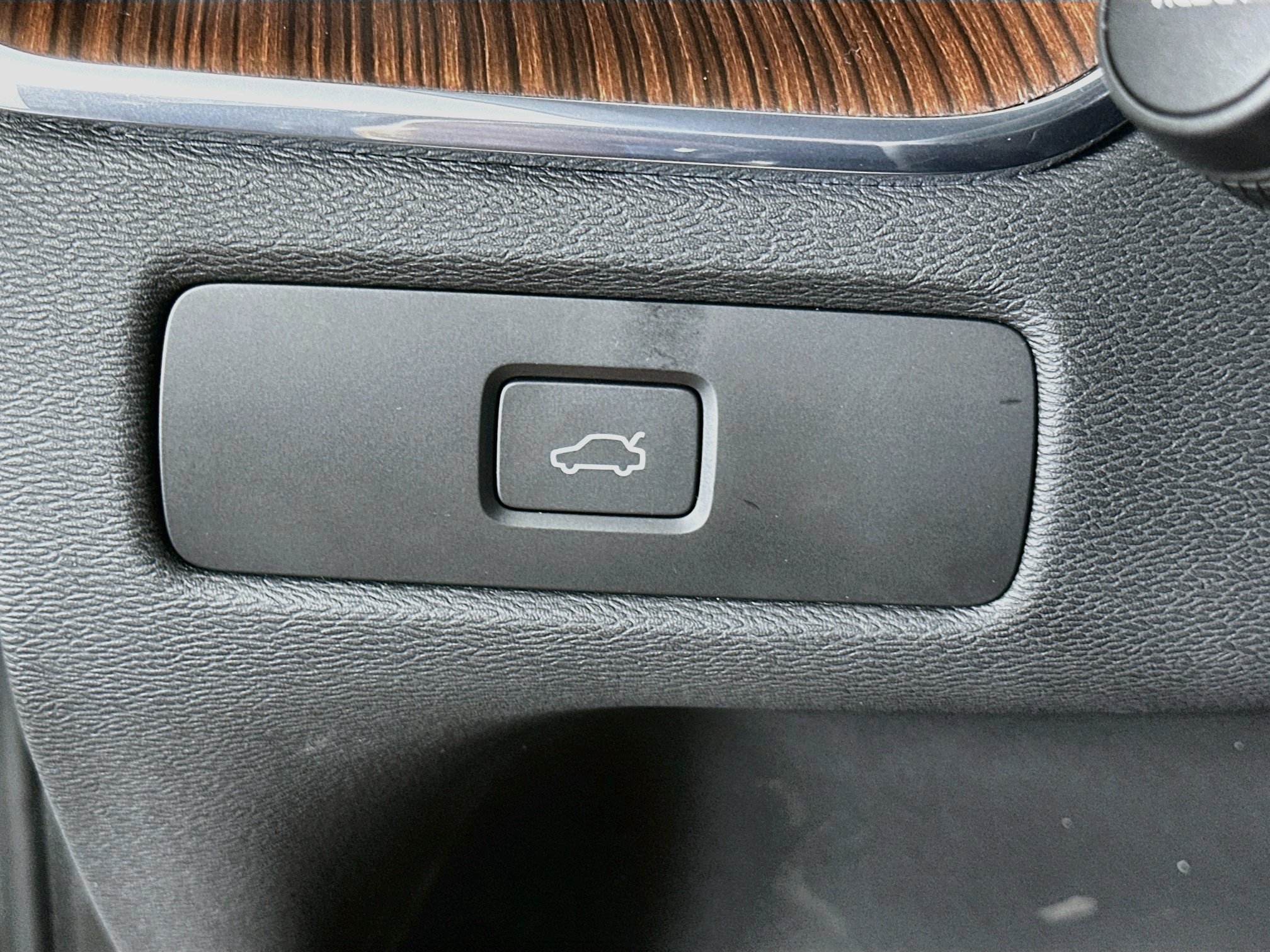 Used 2023 Volvo XC60 B5 Plus FWD image 17