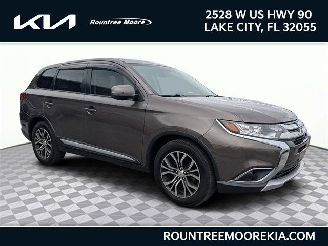 Used 2017 Mitsubishi Outlander SE