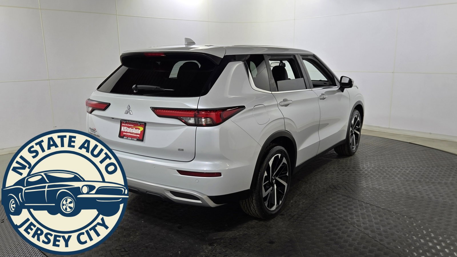 Used 2022 Mitsubishi Outlander SE image 7
