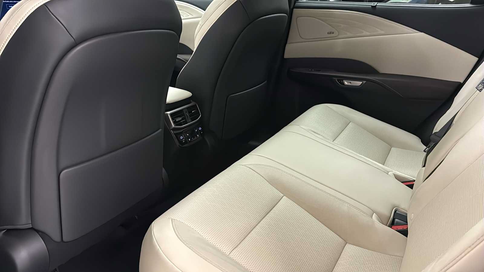 Used 2024 Lexus RX 350 AWD w/ Convenience Package image 28