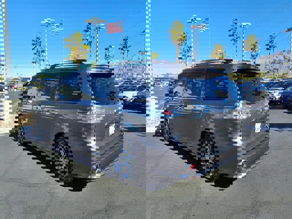 Used 2016 Toyota Sienna L image 14