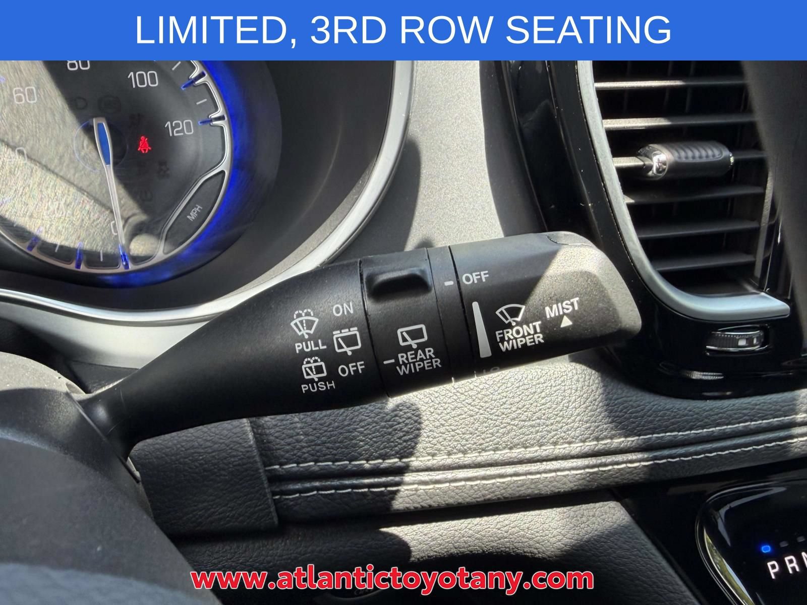 Used 2025 Chrysler Pacifica Limited FWD image 35