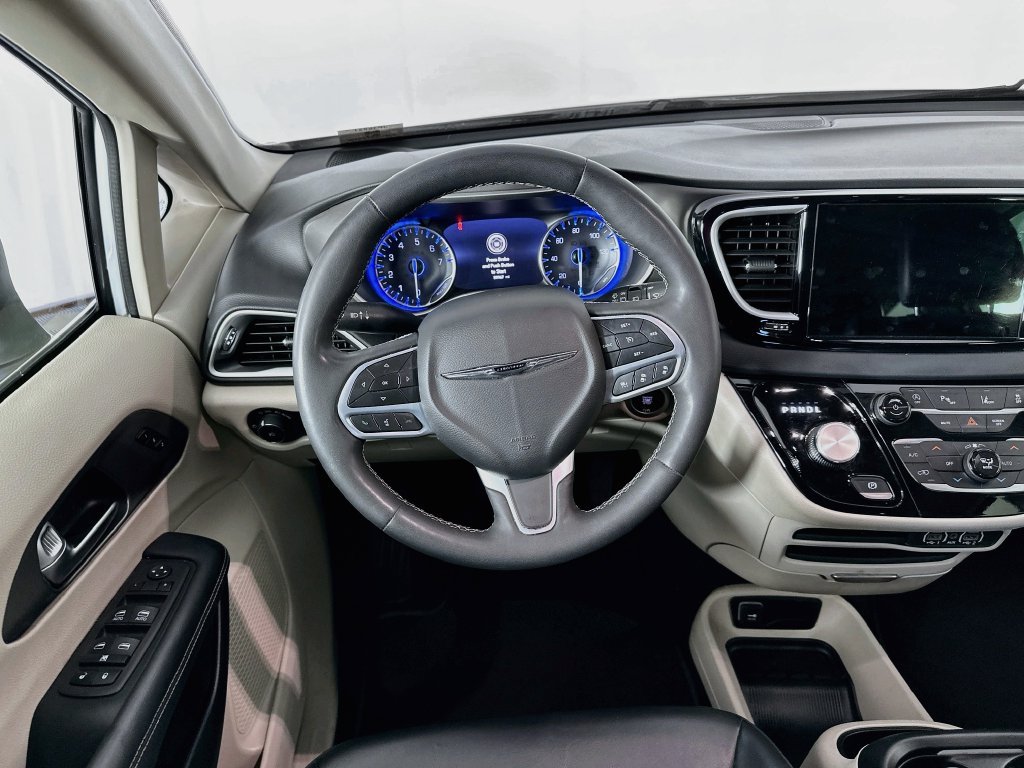 Certified 2023 Chrysler Pacifica Touring-L FWD image 32