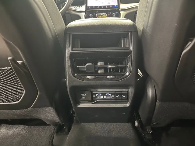 Used 2023 Jeep Grand Cherokee Limited w/ Black Appearance Package image 25