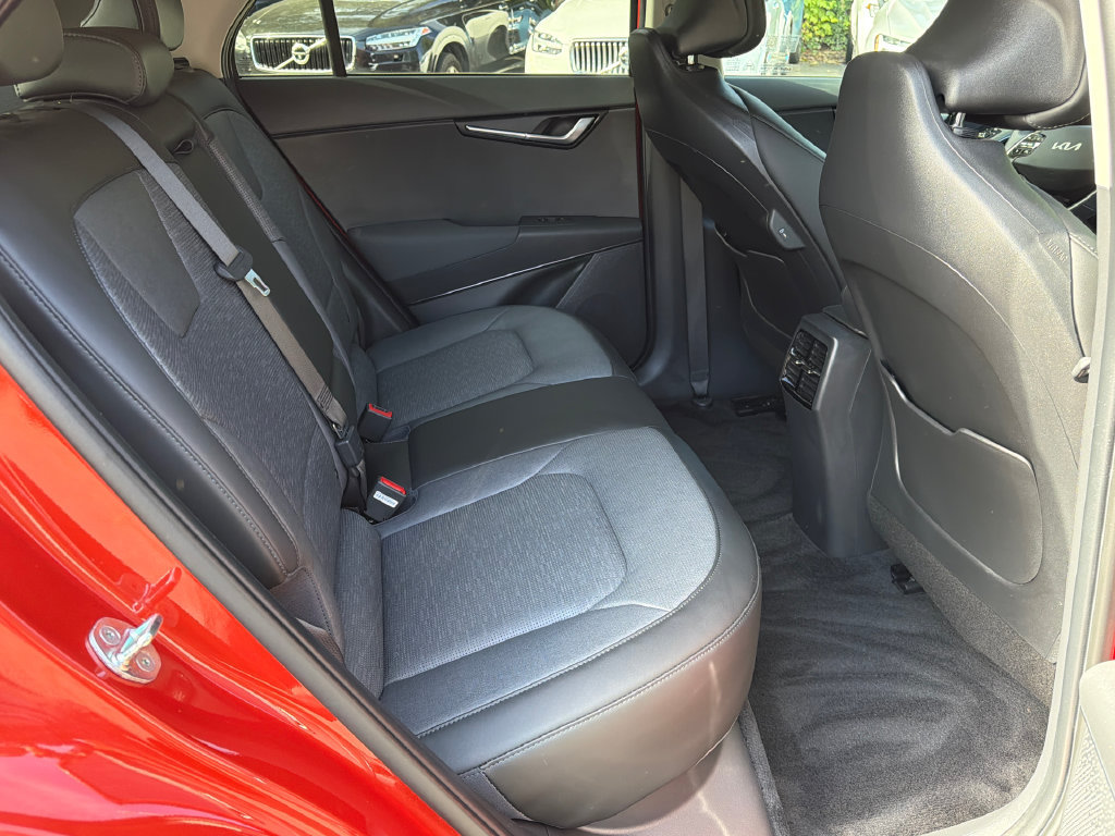 Used 2023 Kia Niro Wave w/ Wave Preserve Package FWD image 16