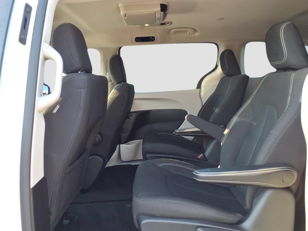 Used 2020 Chrysler Voyager LX w/ Cold Weather Group FWD image 14