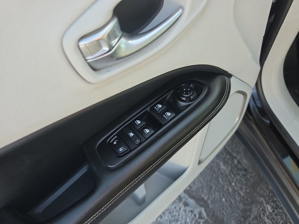 Used 2021 Jeep Compass Latitude image 13