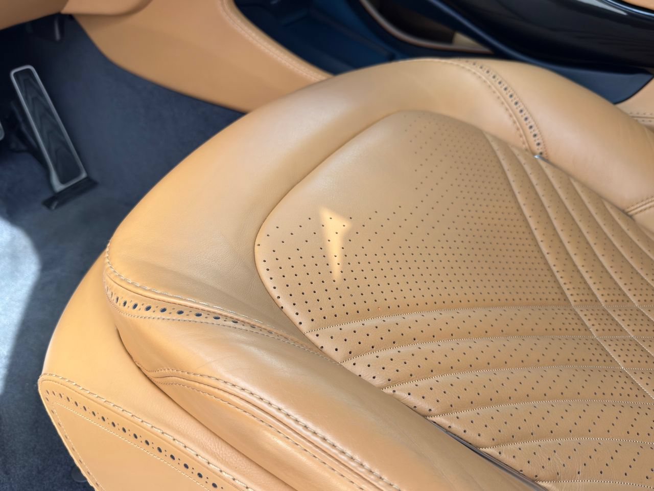 Used 2021 Aston Martin DBX AWD/4WD image 39