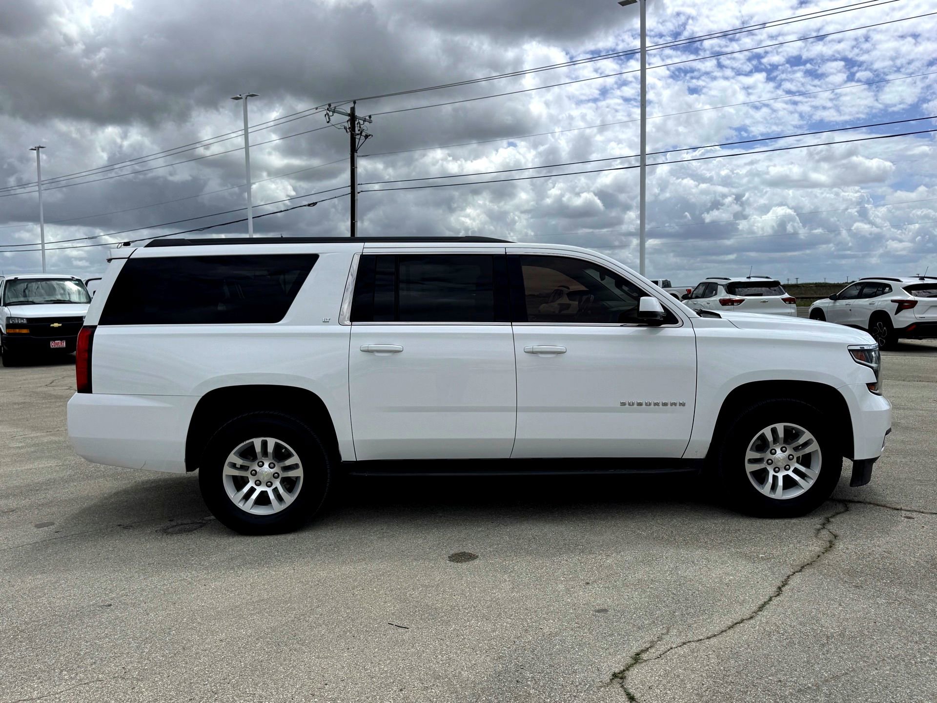 Used 2018 Chevrolet Suburban LT RWD image 5