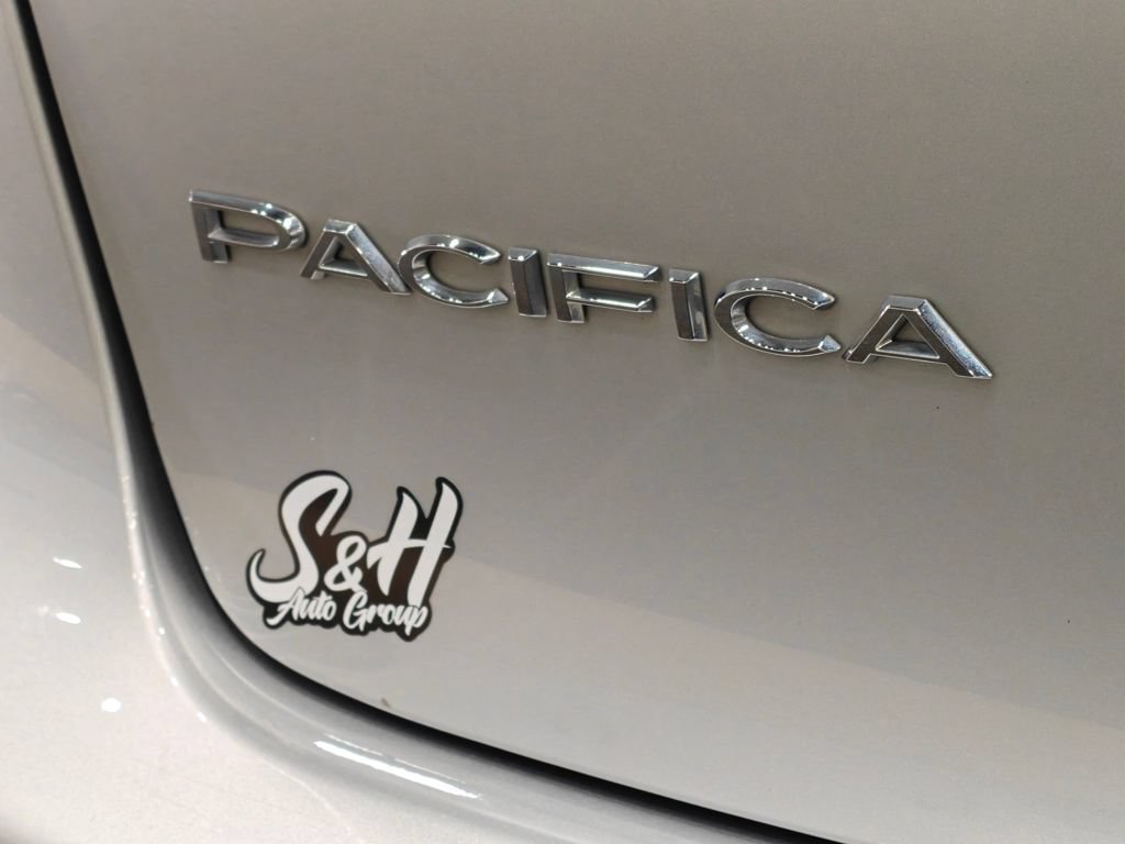 Used 2024 Chrysler Pacifica Touring-L FWD image 55