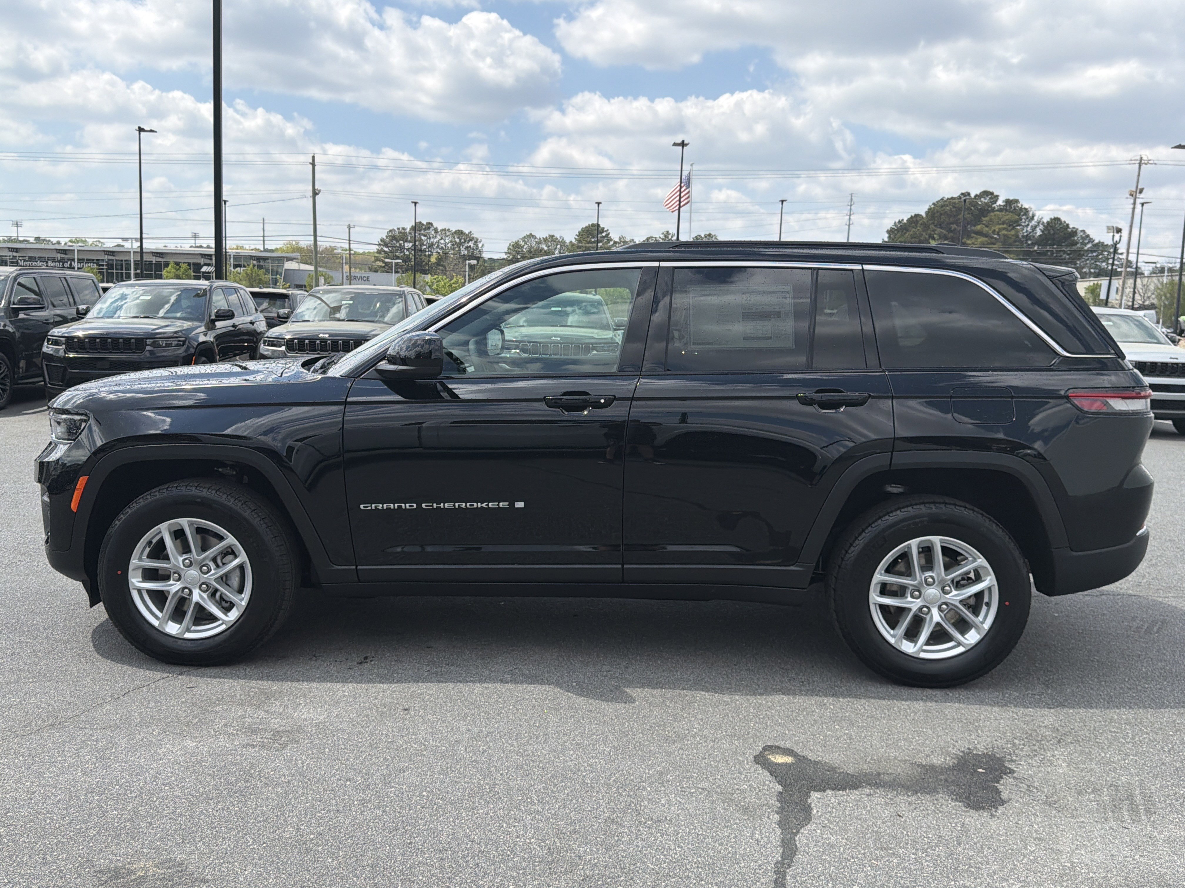 New 2026 Jeep Grand Cherokee Laredo w/ Trailer Tow Package image 4