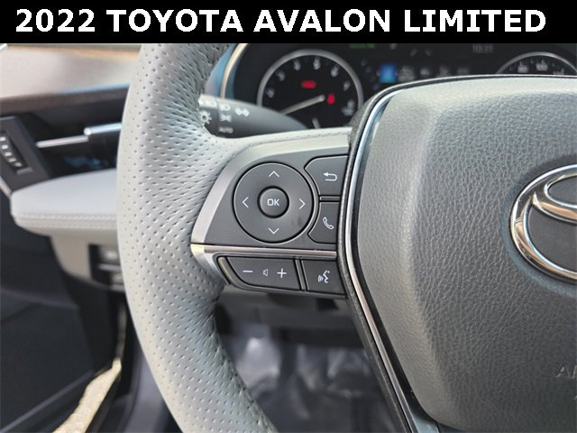 Used 2022 Toyota Avalon Limited image 27