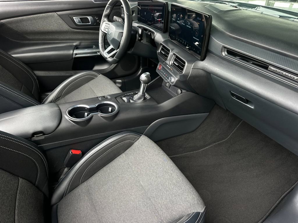 Used 2025 Ford Mustang Convertible image 16