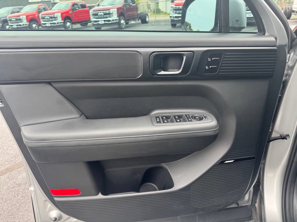 Used 2025 Hyundai Santa Fe Calligraphy AWD/4WD image 2