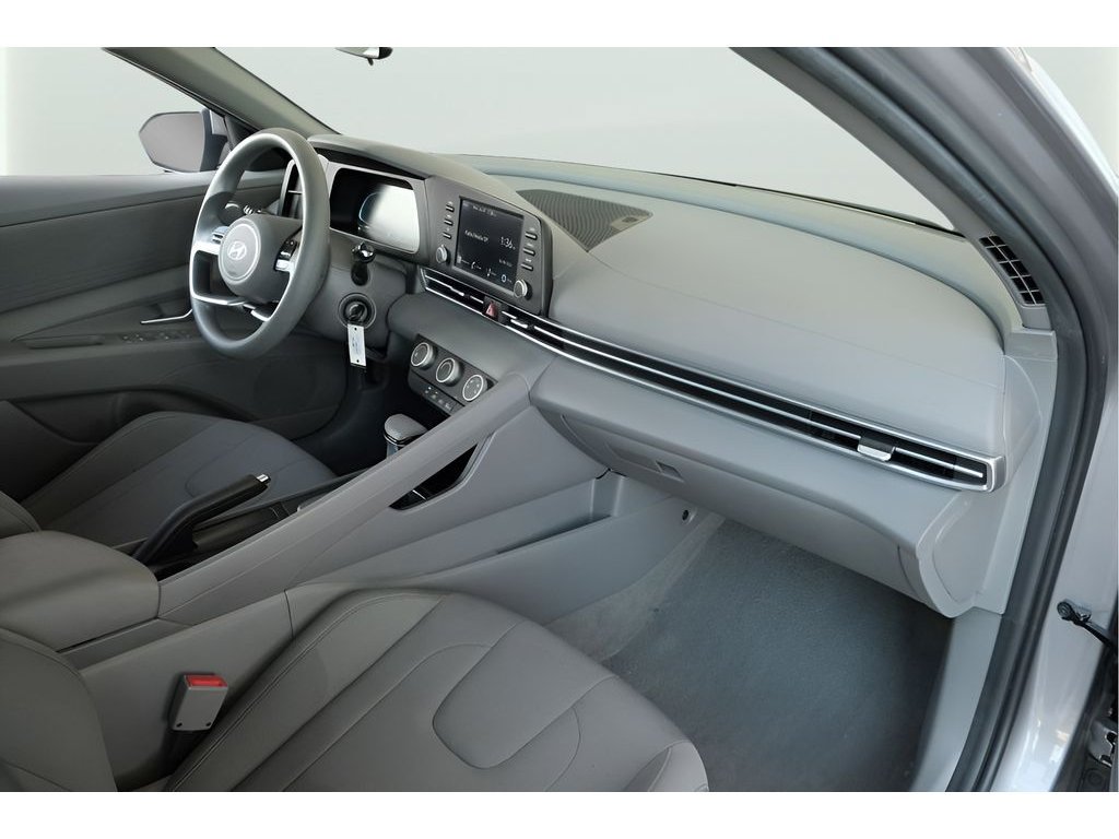 Used 2025 Hyundai Elantra SE FWD image 10