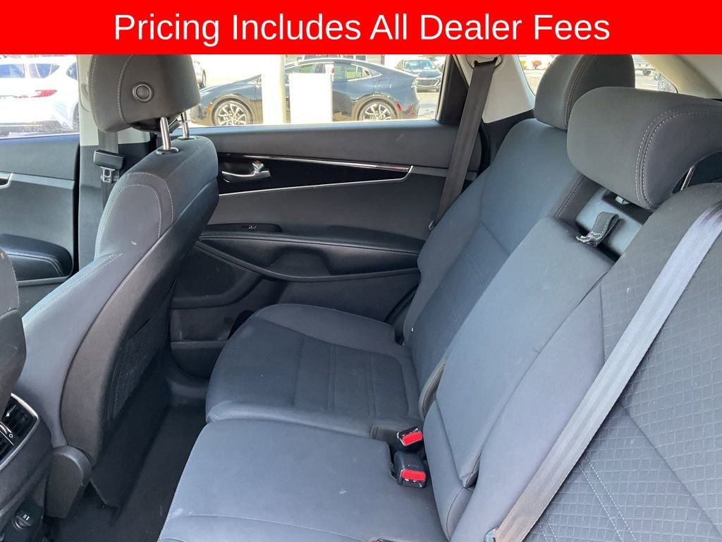 Used 2017 Kia Sorento FWD image 12