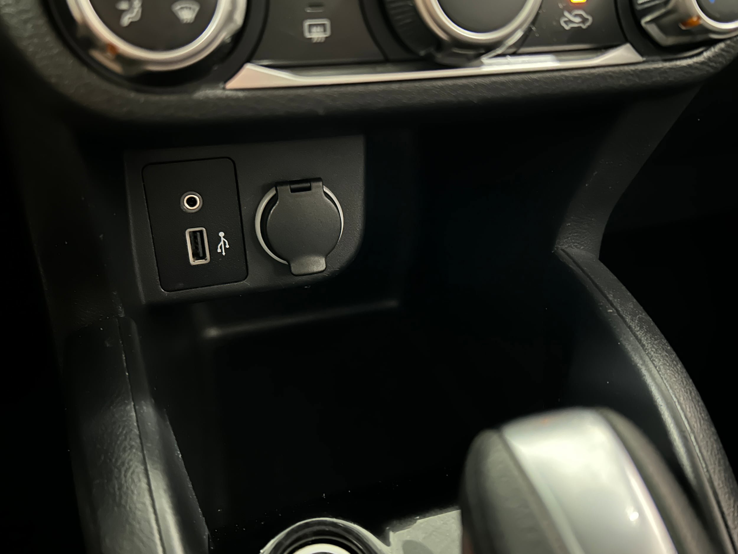 Used 2020 Nissan Kicks S FWD image 9