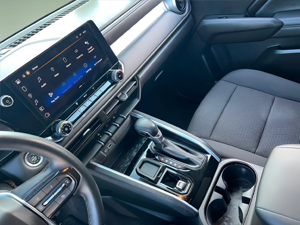 Used 2023 Chevrolet Colorado LT RWD image 14