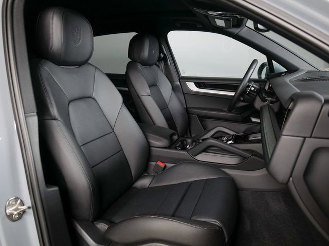 Certified 2026 Porsche Cayenne AWD/4WD image 11