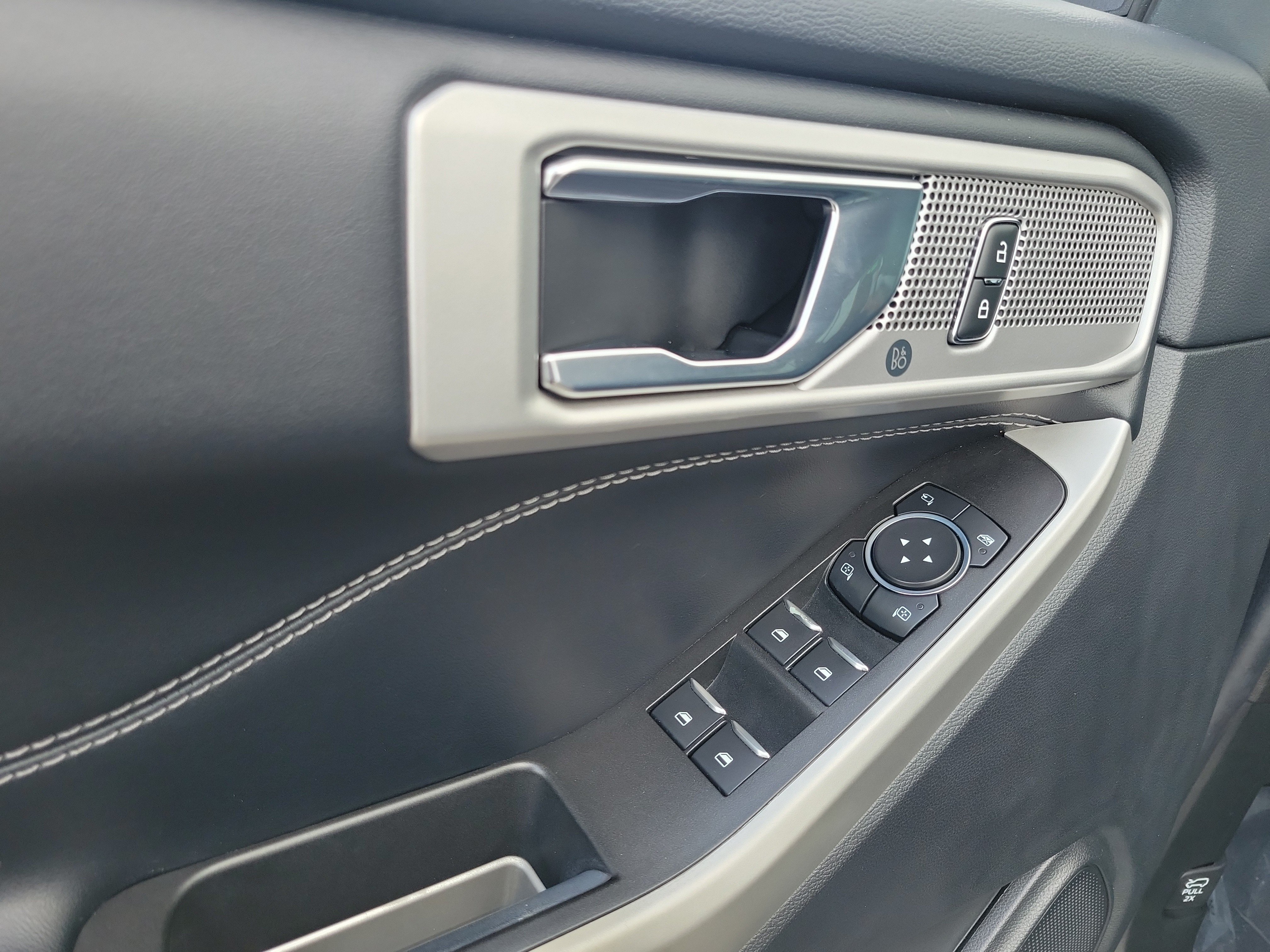 Used 2022 Ford Explorer Limited RWD image 23