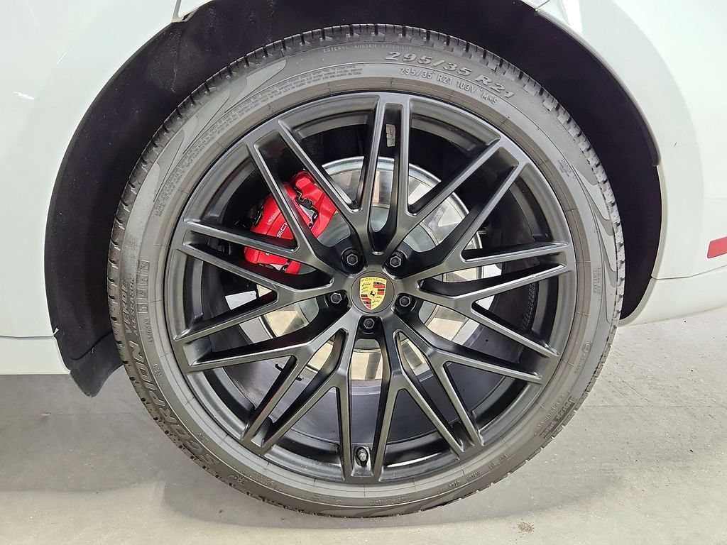 Certified 2024 Porsche Macan GTS AWD/4WD image 10