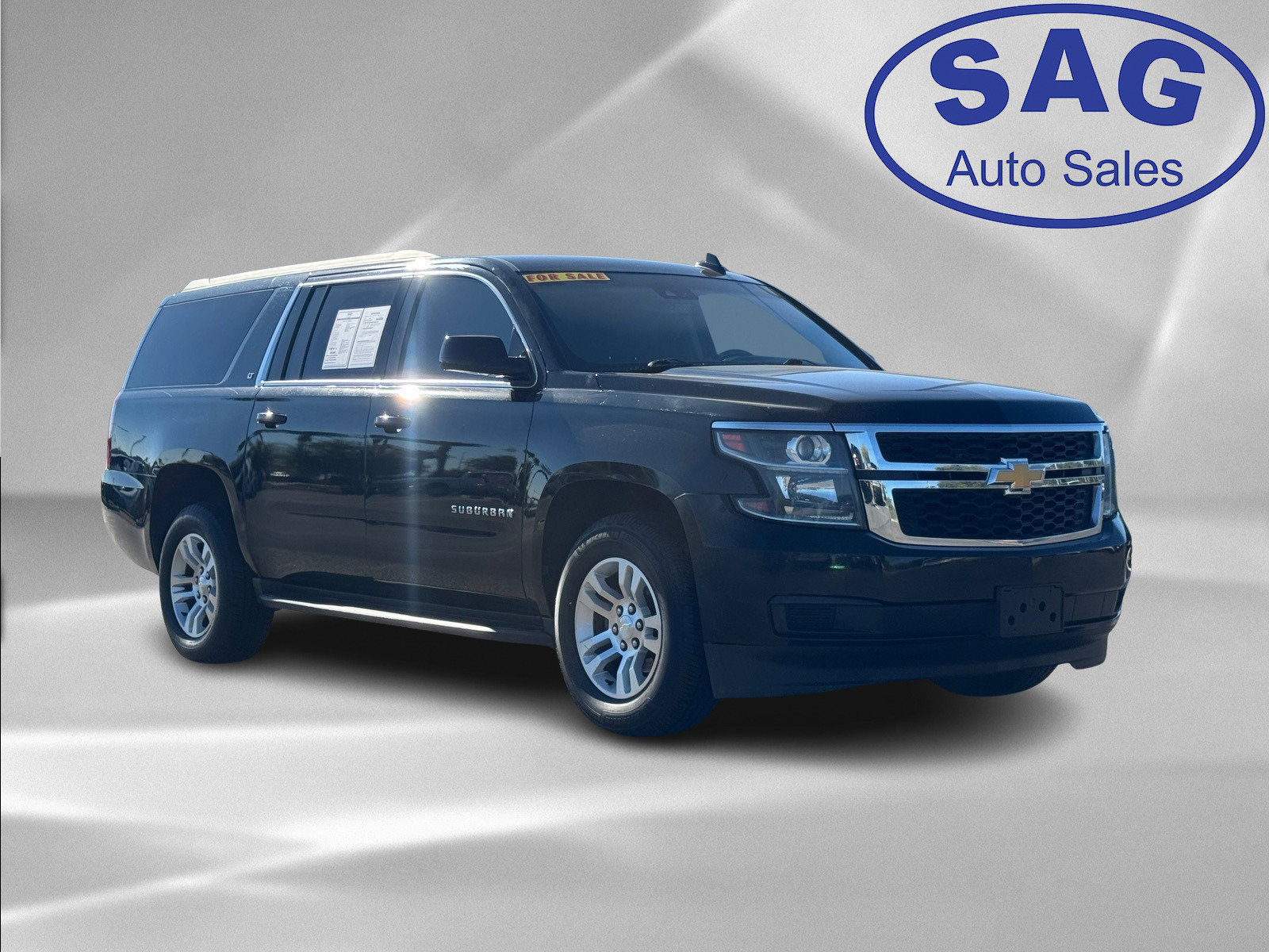 Used 2019 Chevrolet Suburban LT image 2