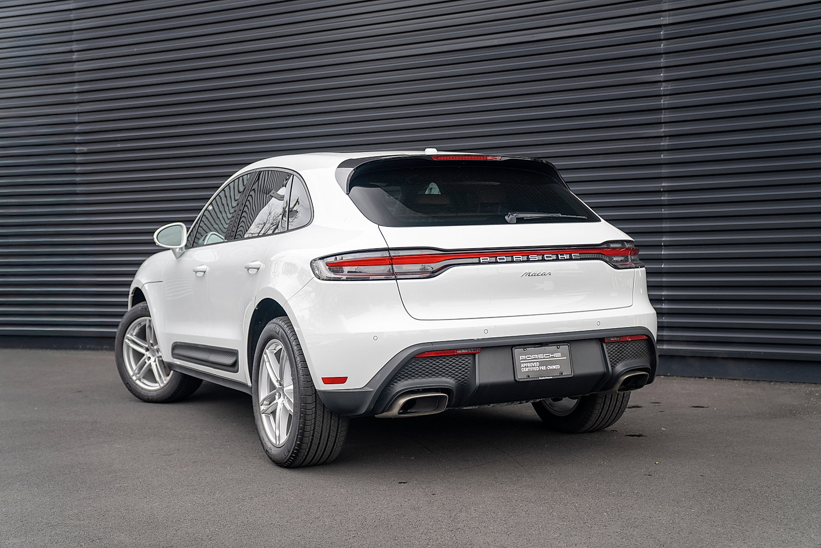 Certified 2026 Porsche Macan AWD/4WD image 3