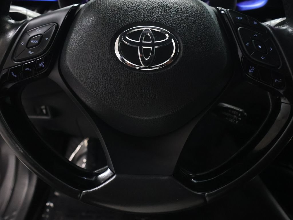 Used 2021 Toyota C-HR XLE FWD image 18
