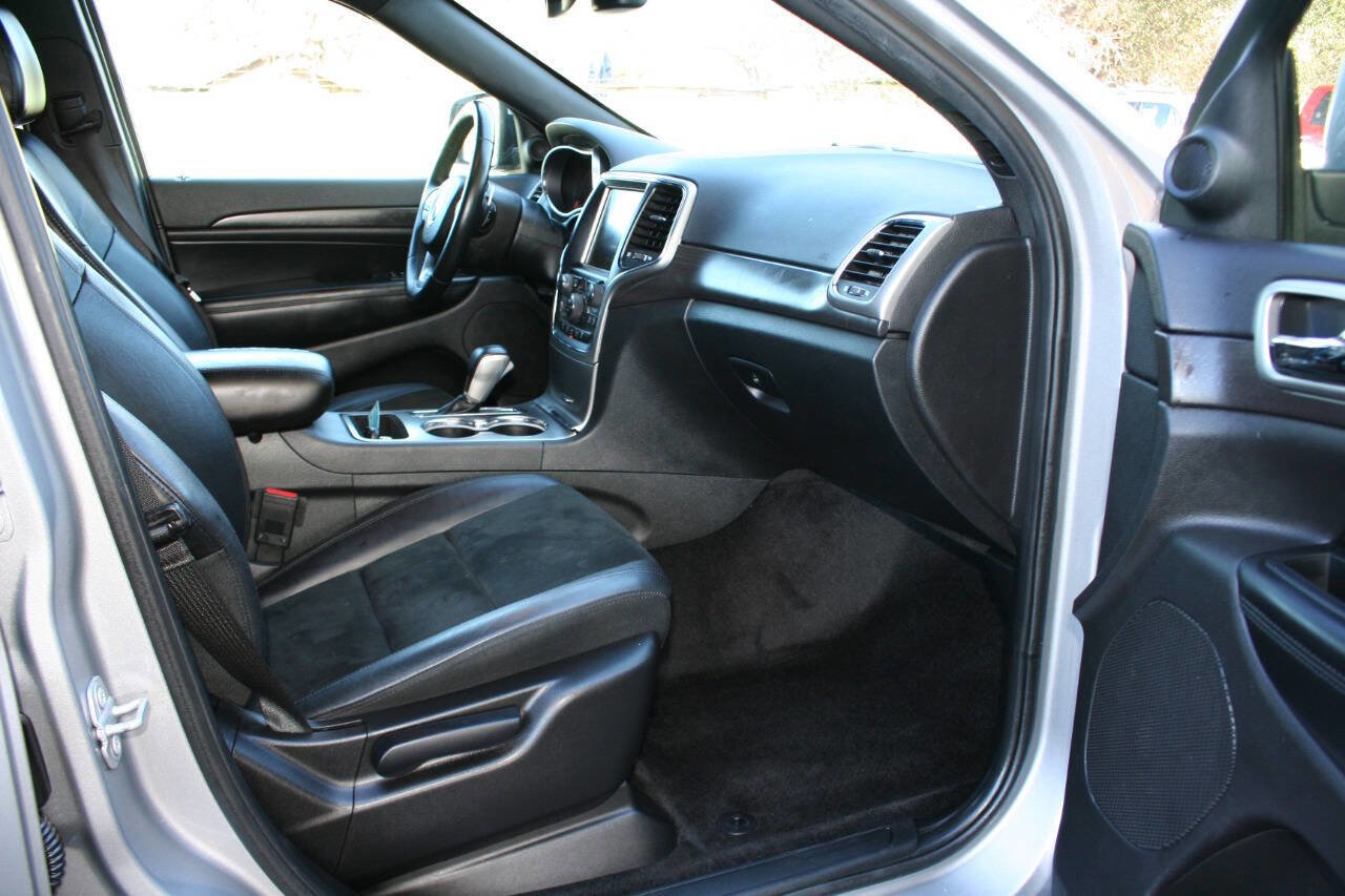 Used 2017 Jeep Grand Cherokee Altitude image 22