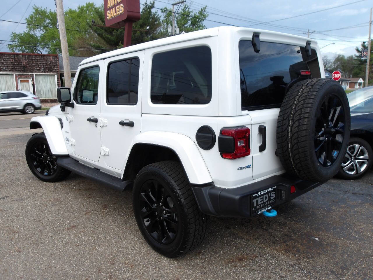 Used 2023 Jeep Wrangler Unlimited Sahara w/ Cold Weather Group AWD/4WD image 5