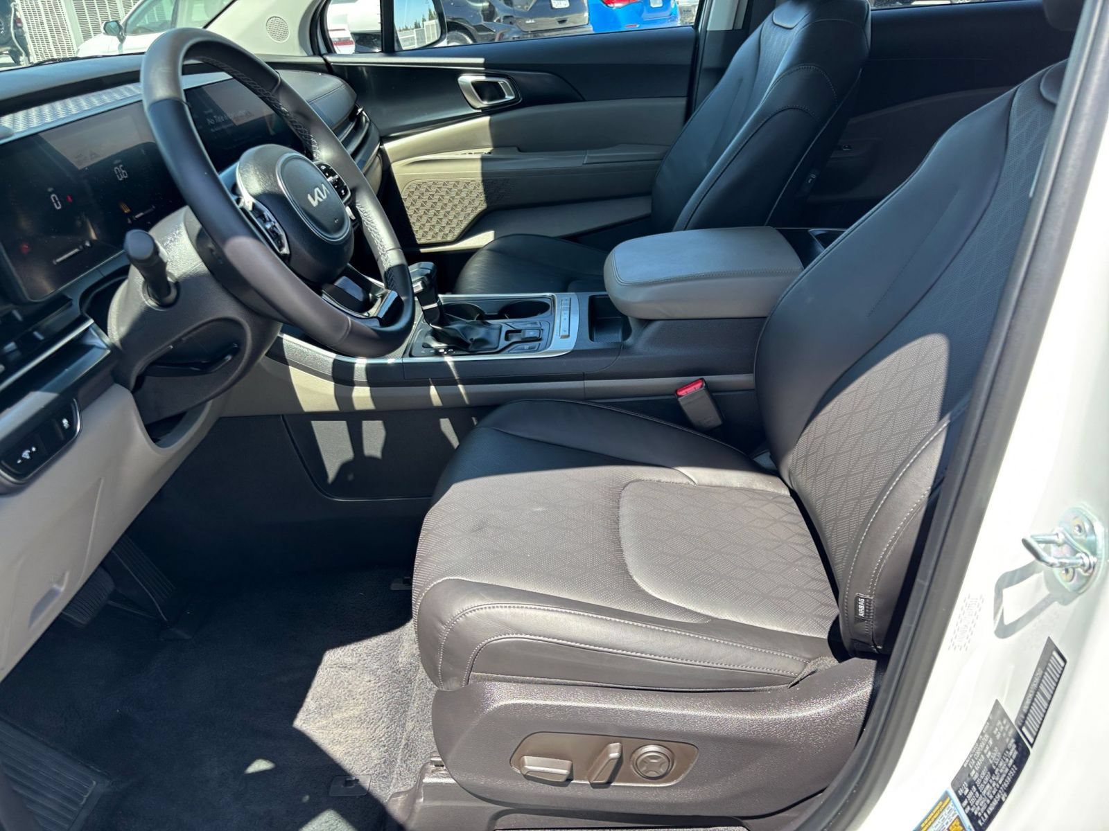 Used 2026 Kia Carnival FWD image 29