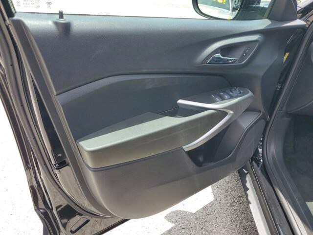 Used 2024 Chevrolet Trax RS FWD image 21