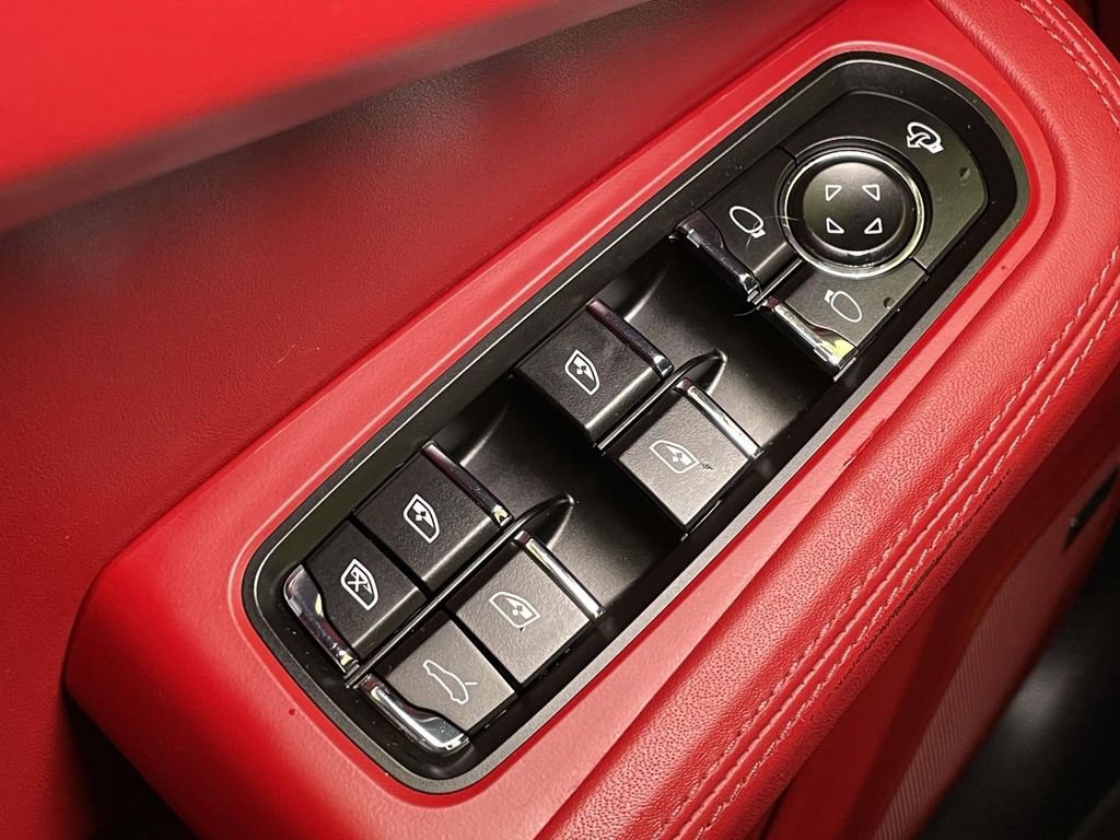 Used 2023 Porsche Macan image 39