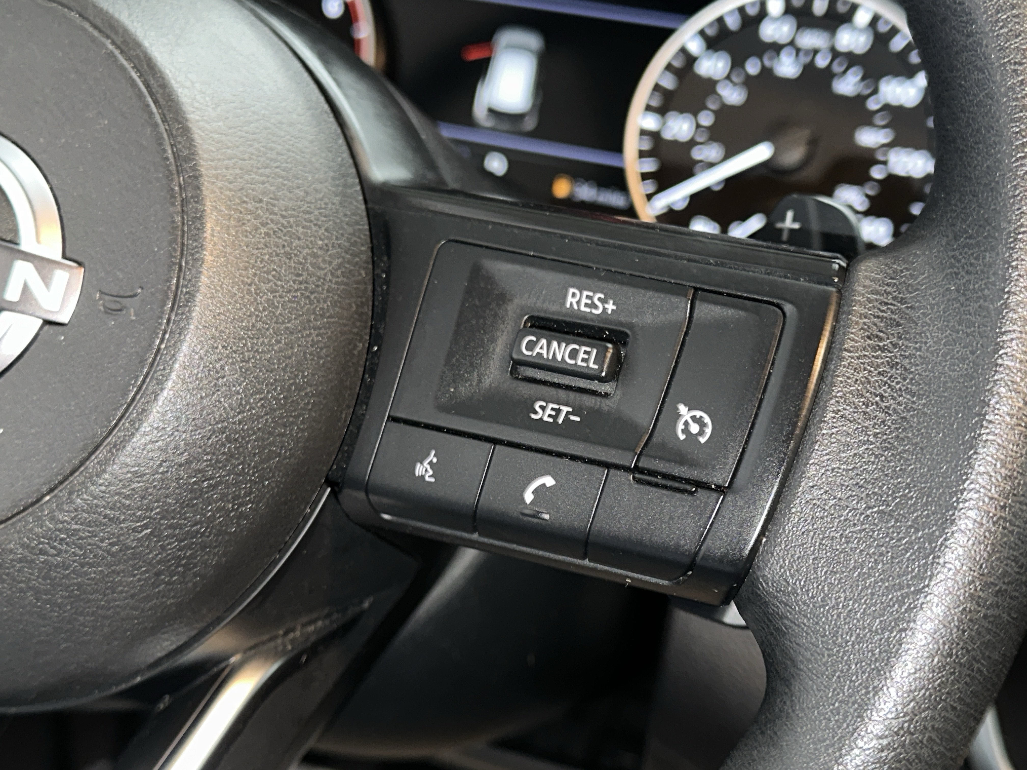 Used 2023 Nissan Rogue S AWD/4WD image 26